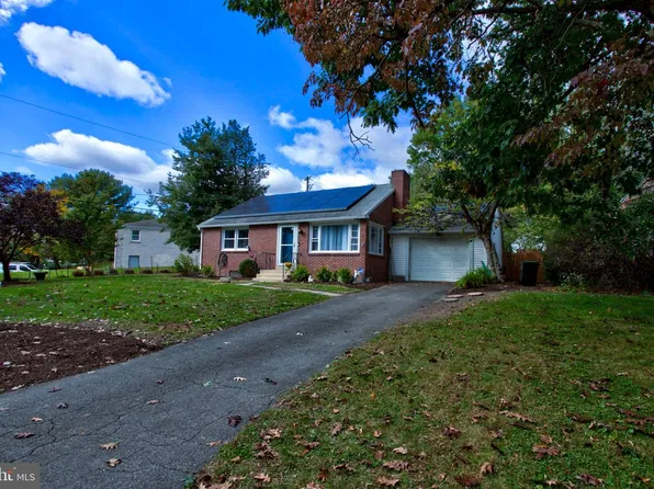 30 Peacock Dr, Lancaster, PA 17601