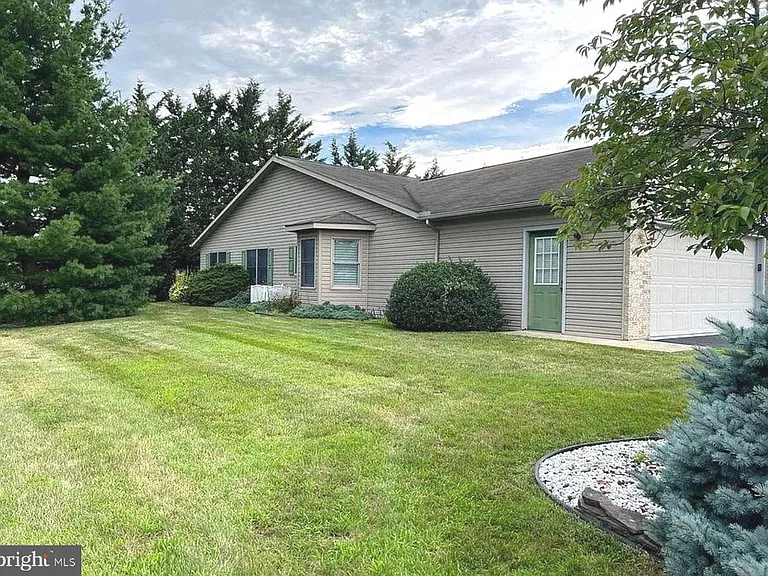 364 Phoenix Dr — Photo 2