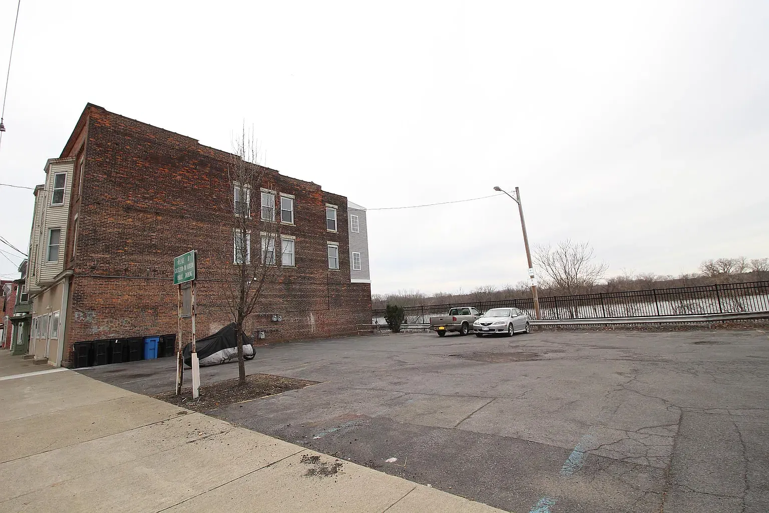 3 bed, 1100 sqft, $1,595 — Photo 2