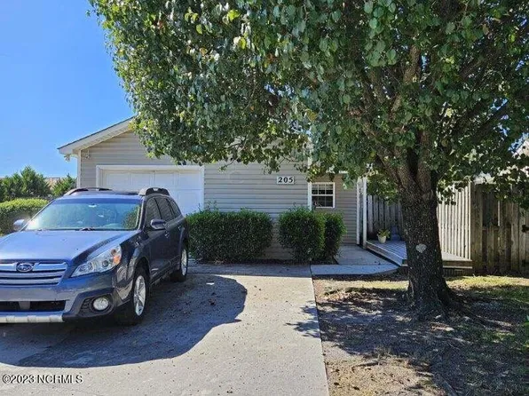 205 Bridgeton Court, Wilmington, NC 28411