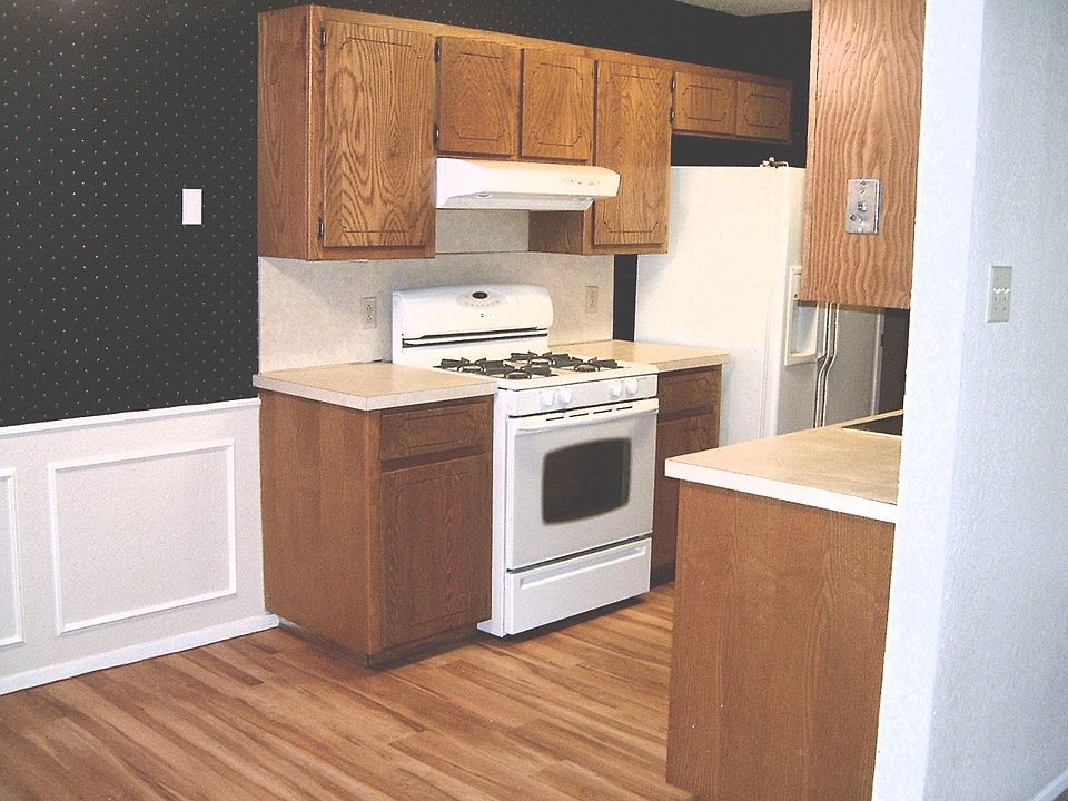 2nd image of 4096 Russell Ave
