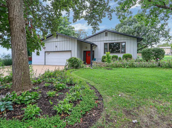 1731 Cedar Crest Dr, Manhattan, KS 66503