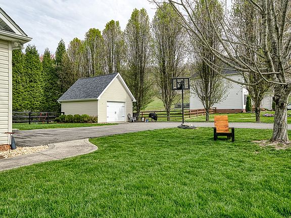 5th image of 3914 Olyvia Ct