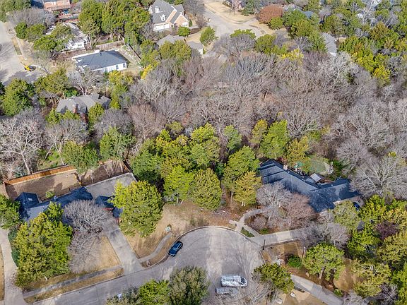 5th image of 807 Laurel Hills Ct