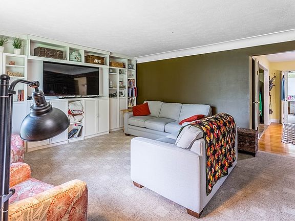 4th image of 6572 Beverly Dr