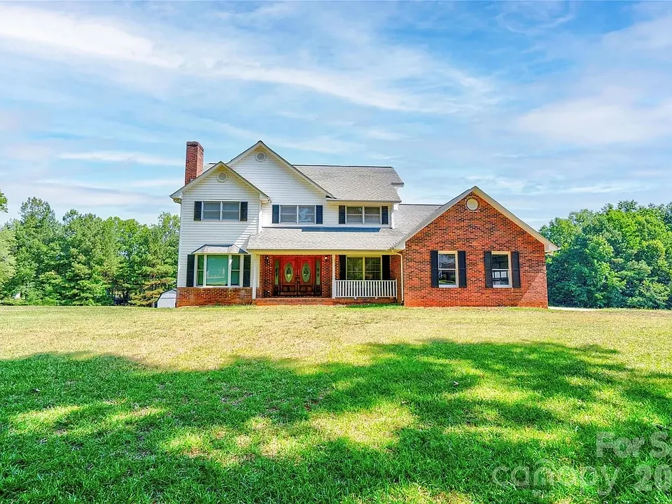 3010 Eaker Dr