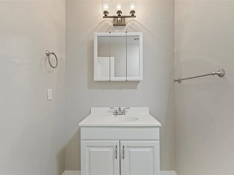 601 Dogwood Ave — Photo 7