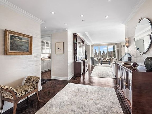 3rd image of 15 W 63rd St APT 20B