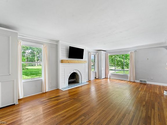 4th image of 124 Danbury Dr