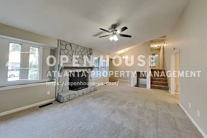 3 bed, 2.5 bath, 2118 sqft, $2,240 — Photo 3