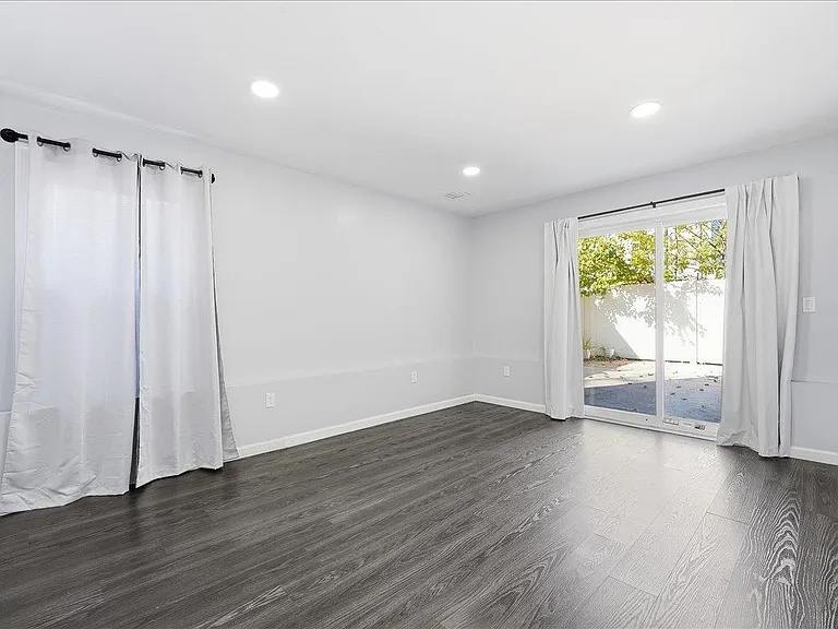 225 Freeman Ave #1 — Photo 10