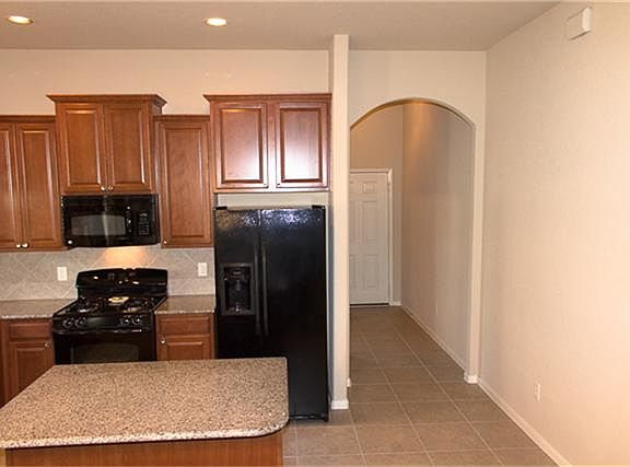 UPGRADED KITCHEN  GRANITE  COUNTERS AND ISLAND