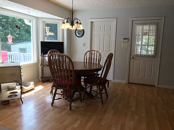 5th image of 432 Bedford Dr