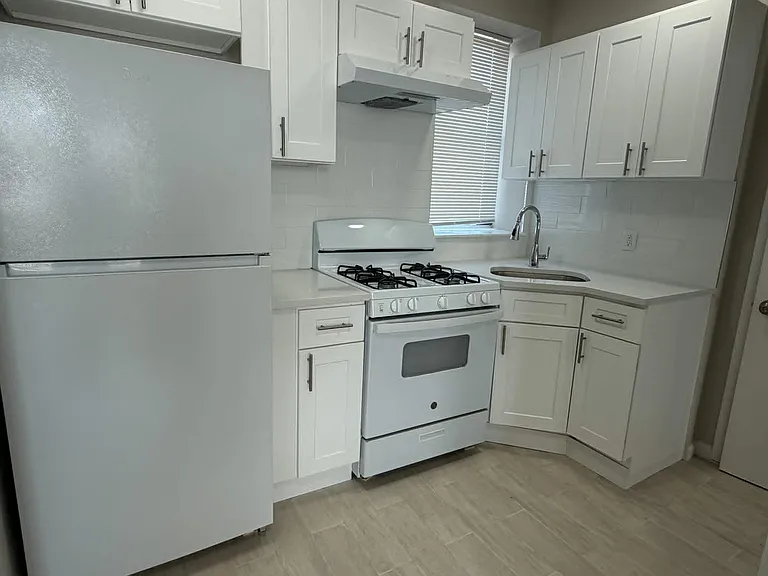 67 Brinkerhoff St #B4 — Photo 1