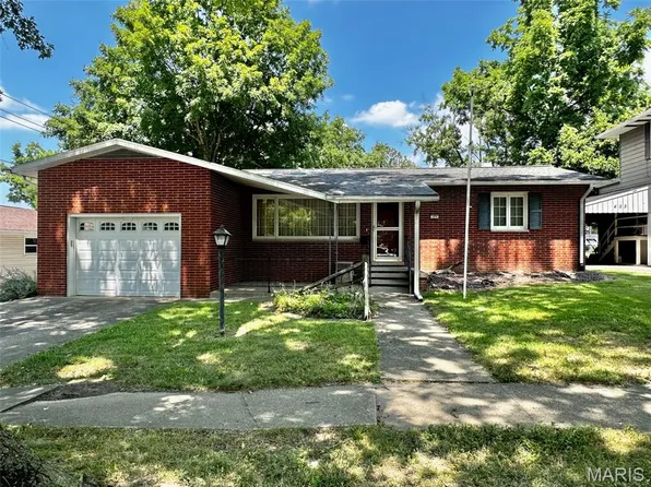 409 Franklin St, Hillsboro, IL 62049