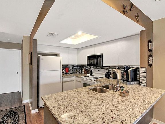3rd image of 327 Madeira Cir