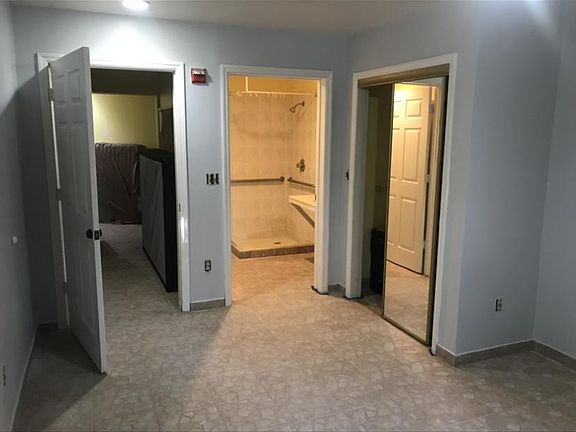 2nd image of 2916 Oak Ln