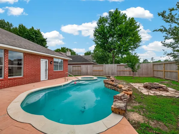 17415 Memorial Crest Dr, Spring, TX 77379
