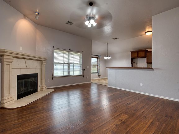 4th image of 11148 NW 6th Ter