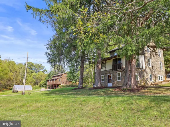 2122 W Springfield Rd, Glen Rock, PA 17327