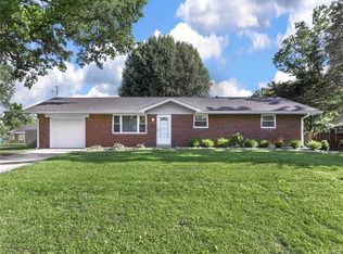 8 Tiemann Dr, Collinsville, IL 62234