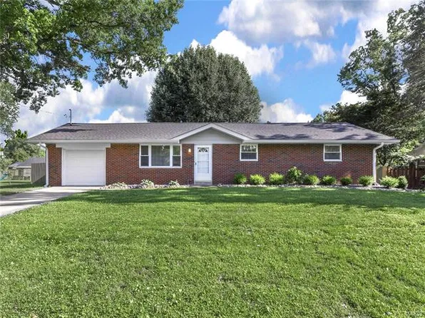 8 Tiemann Dr, Collinsville, IL 62234