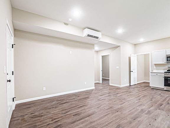 4th image of 8419 Shaw Ave #5