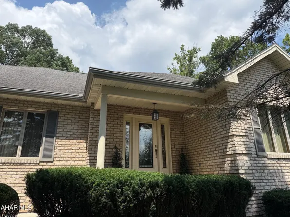 585 Overlook Dr, Hollidaysburg, PA 16648