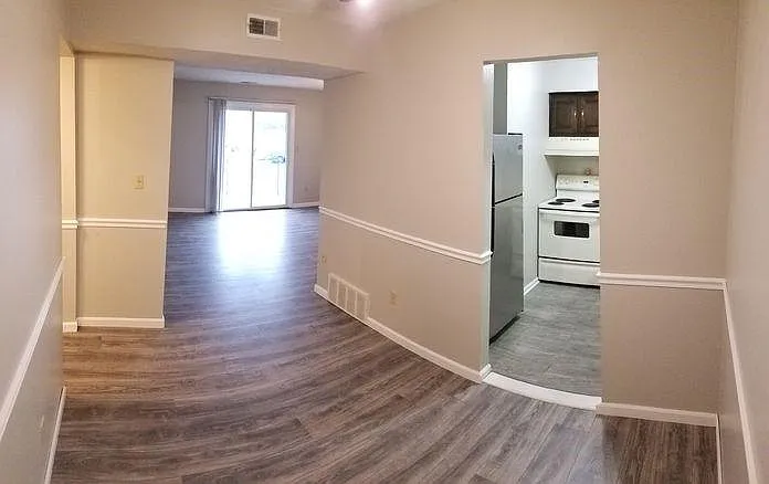 1490 Slade Ave — Photo 3