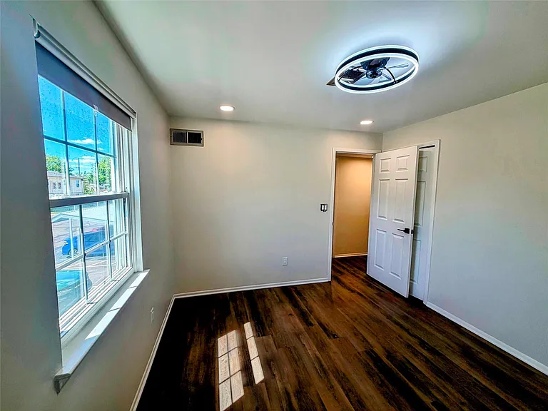 204 Princeton Dr — Photo 21