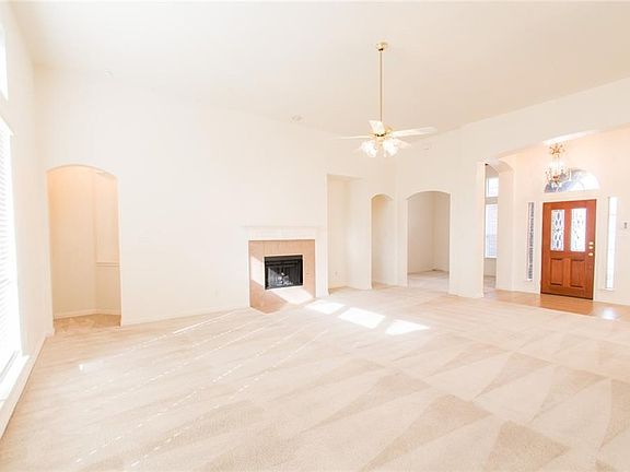 4th image of 811 Luxor Ct