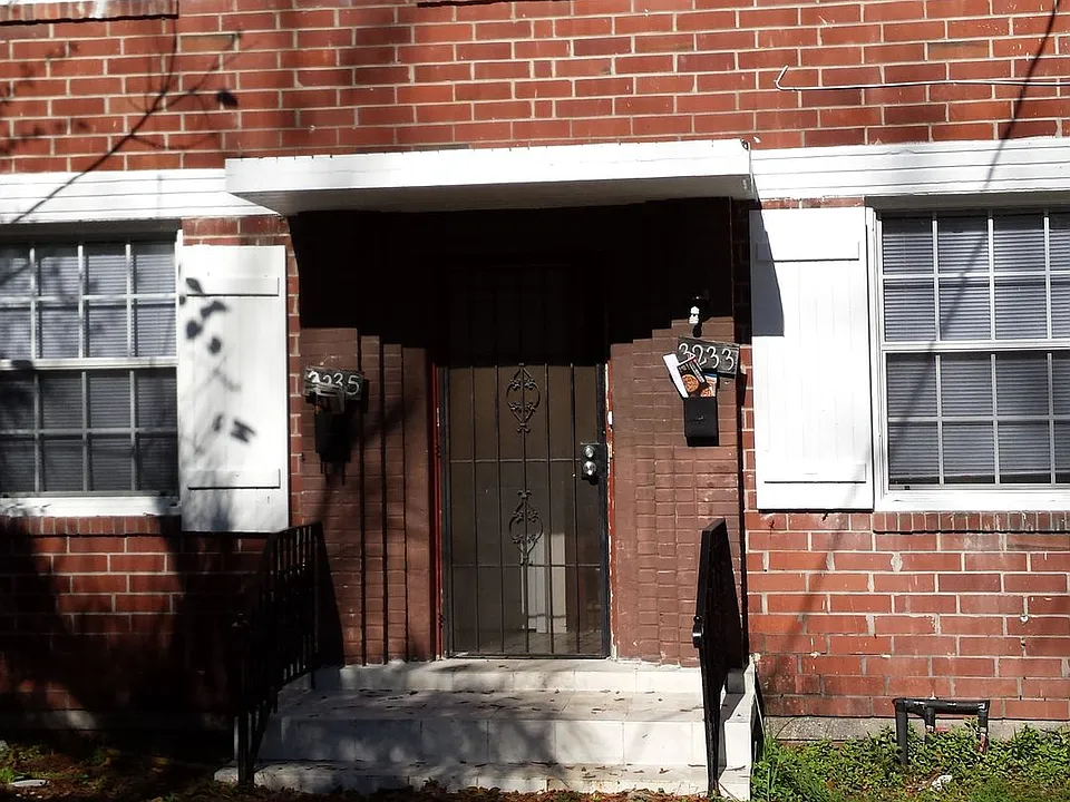3233-3235 Post St