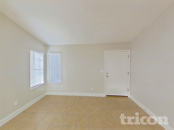 3rd image of 1128 E Jensen St