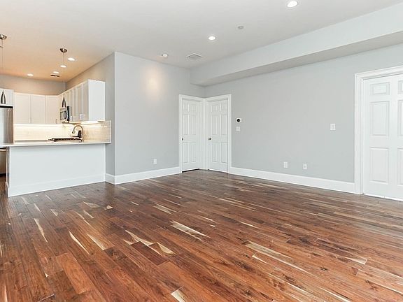 5th image of 120 W 7th St APT 505