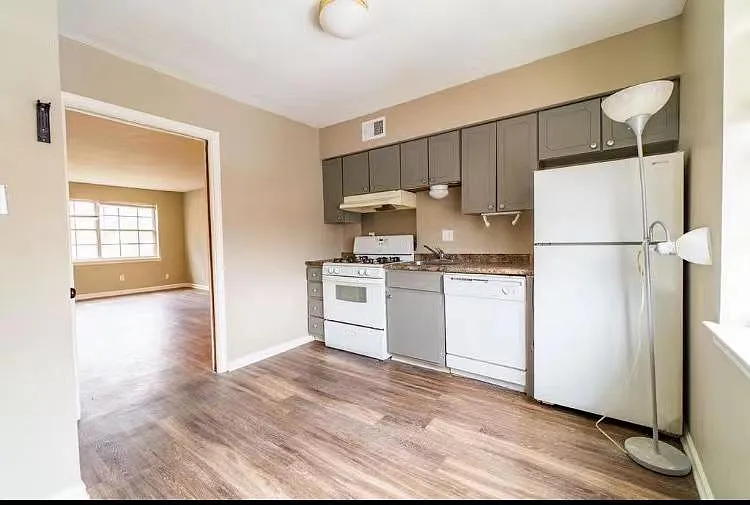 2 bed, 800 sqft, $680 — Photo 3