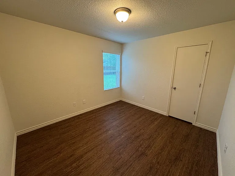 1537 Justin Loop — Photo 11