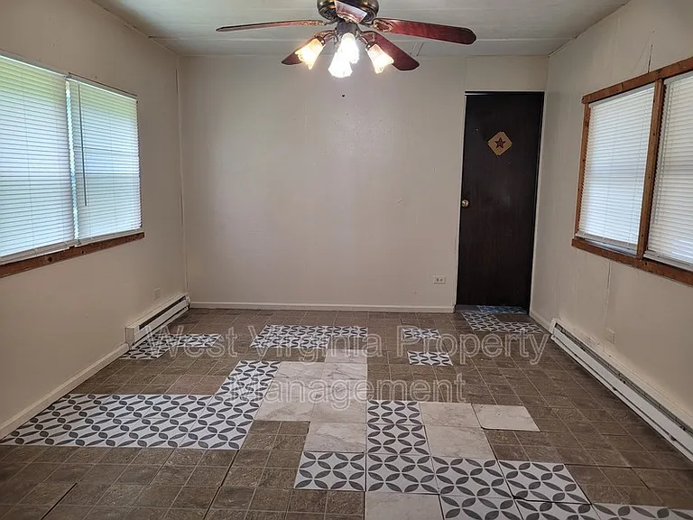 155 Crawford Ln — Photo 8
