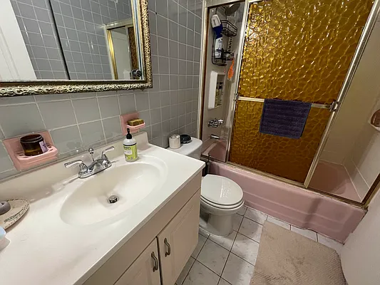 Rented by Voro, LLC | media 18