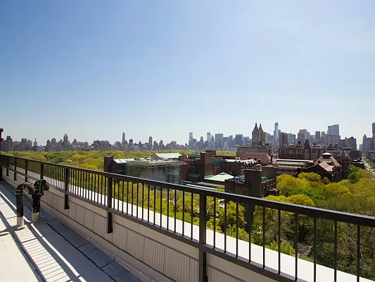 Sold by Sotheby's International Realty | media 7