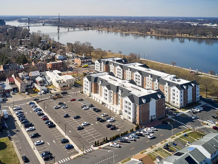 Pearl Pointe Apartments — Photo 38