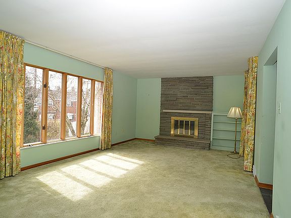 2nd image of 1024 Knollwood Rd