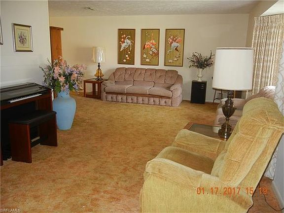 3rd image of 912 SW 51st Ter