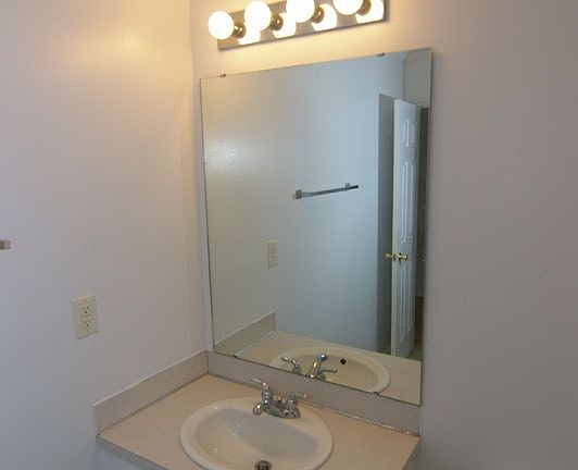 4th image of 3909 Sterling Pointe Dr Unit Hh2