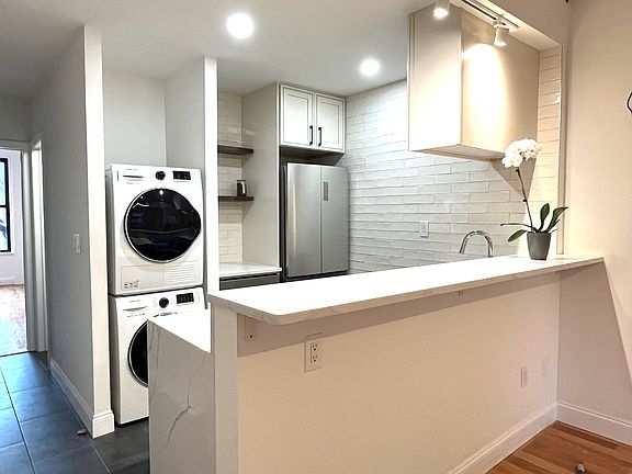 3rd image of 643 Saint Marks Ave APT 2