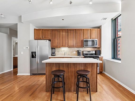 3rd image of 208 W Washington St APT 1405