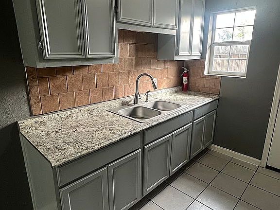 4th image of 5106 Wipprecht St APT 3
