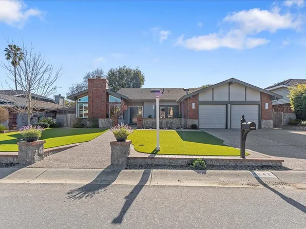 1242 Green Oak Ln, Los Altos, CA 94024