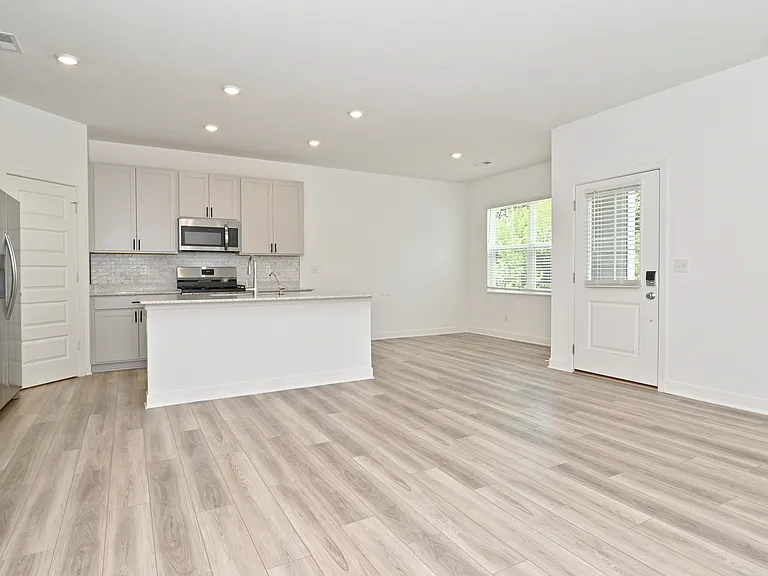 1728 Trinity Ln — Photo 9