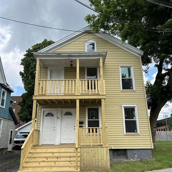 1441 Francis St — Photo 1
