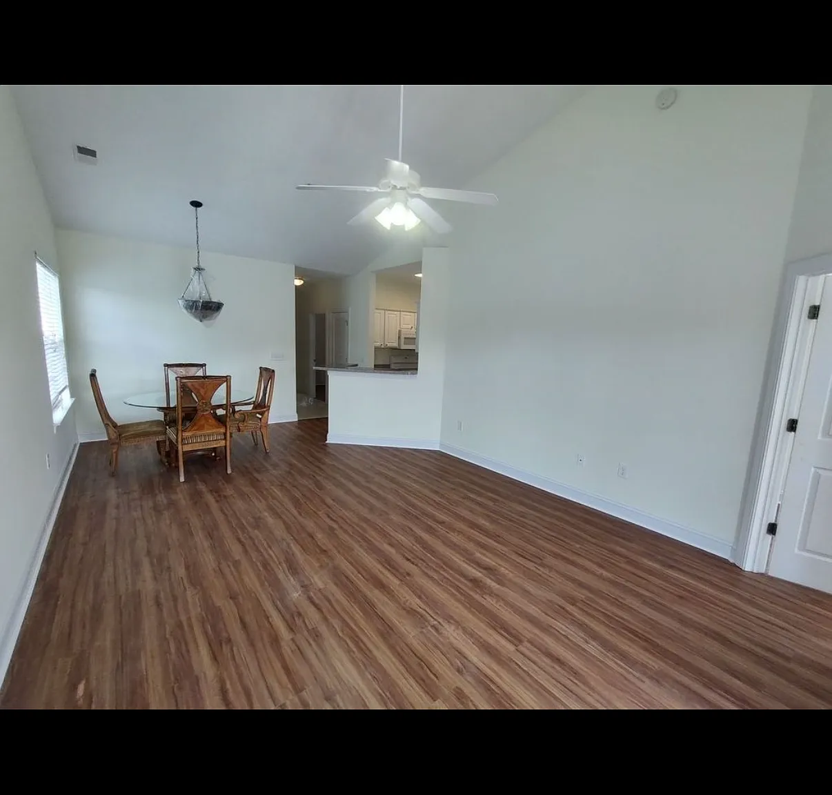 114 Fountain Pointe Ln — Photo 3
